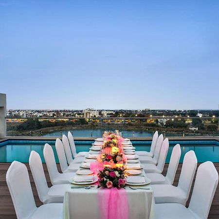 Ramada Encore By Wyndham Indore Nipania Kültér fotó