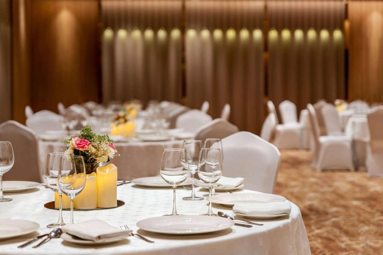 Ramada Encore By Wyndham Indore Nipania Kültér fotó