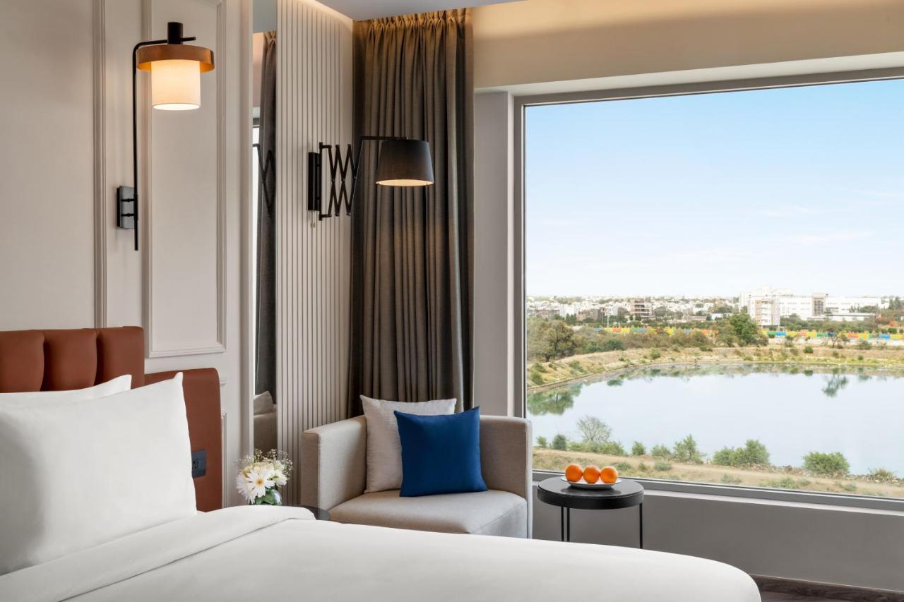 Ramada Encore By Wyndham Indore Nipania Kültér fotó