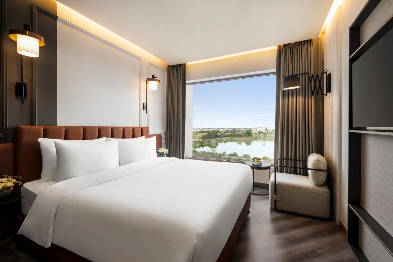 Ramada Encore By Wyndham Indore Nipania Kültér fotó