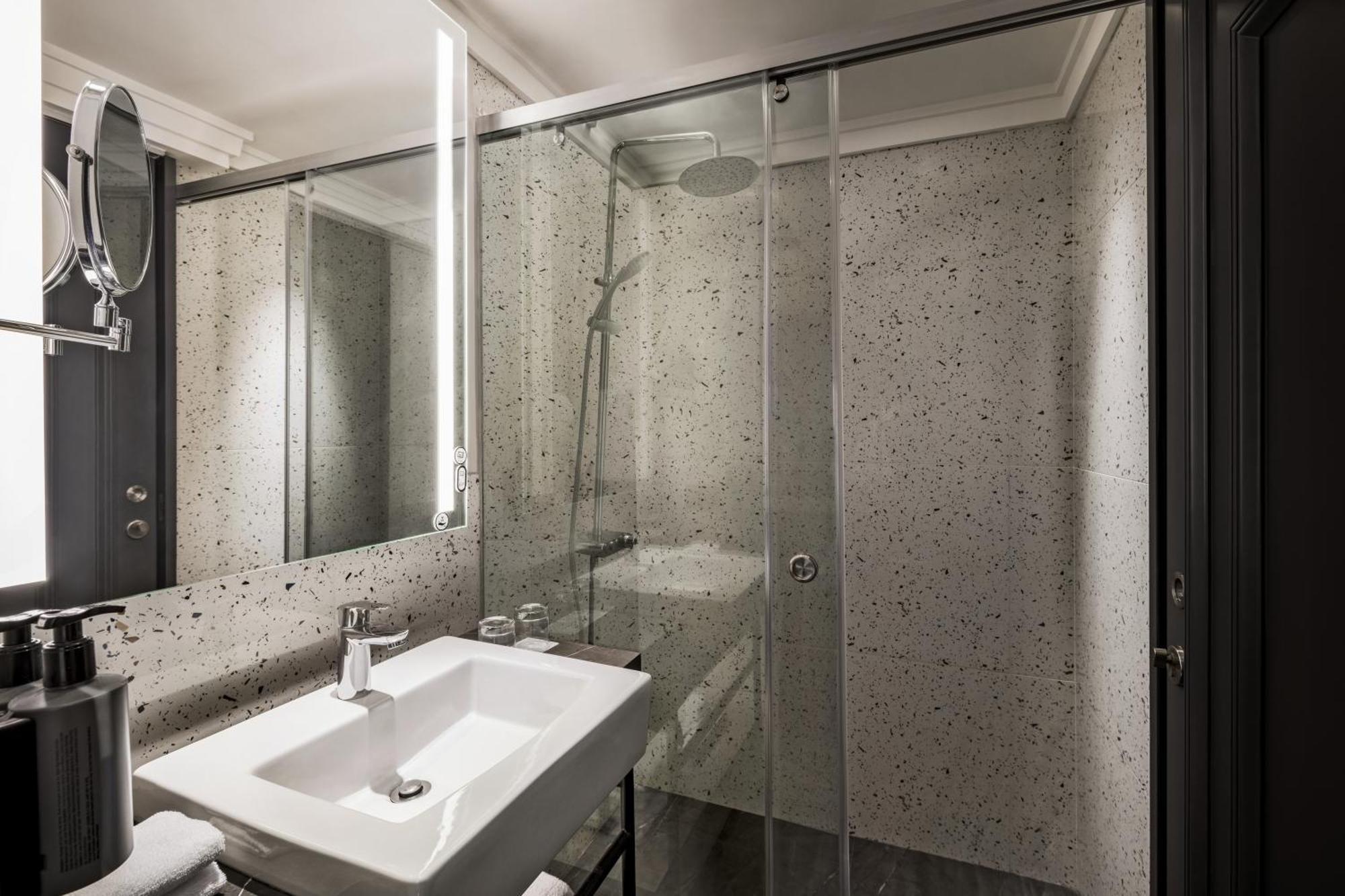 Ramada Encore By Wyndham Indore Nipania Kültér fotó