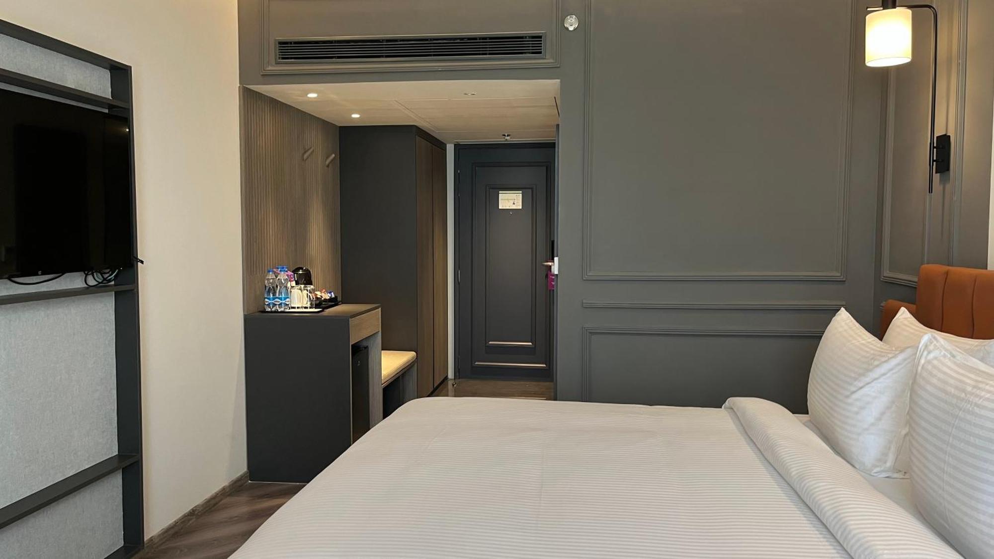 Ramada Encore By Wyndham Indore Nipania Kültér fotó