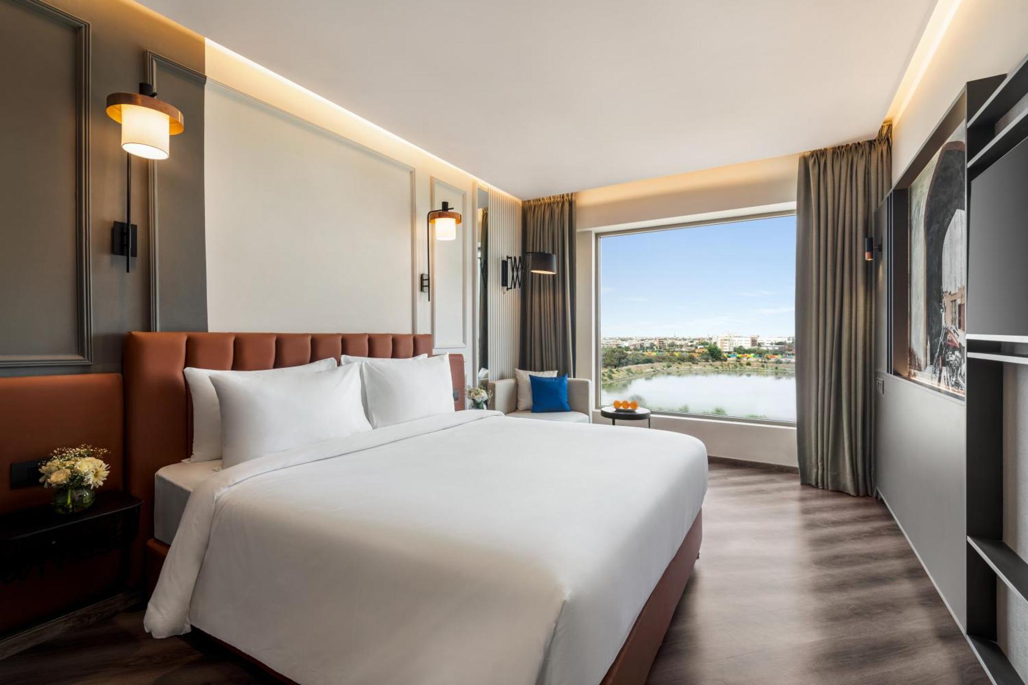 Ramada Encore By Wyndham Indore Nipania Kültér fotó
